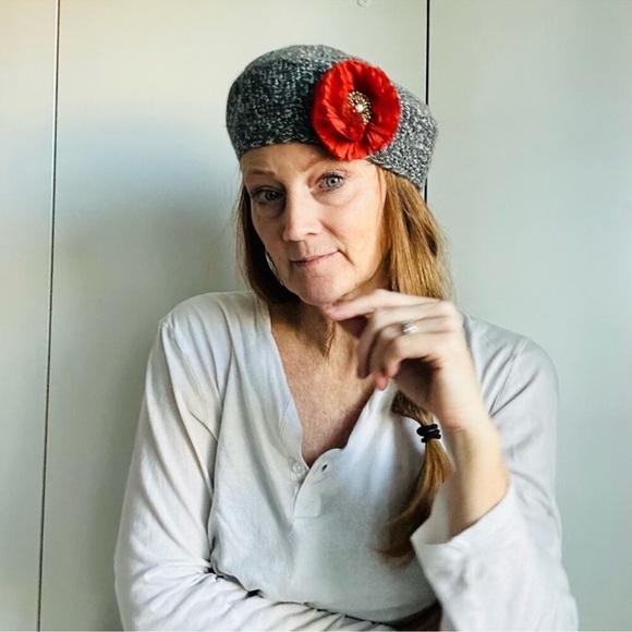 Womens Knit Beret Handknit Grey Beret Style Hat Crochet - Picture 4 of 5